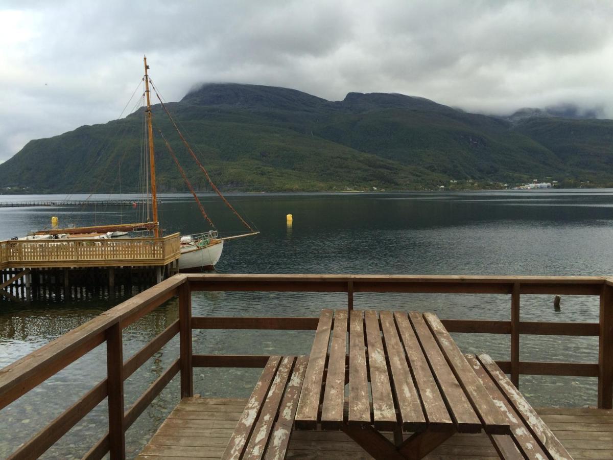 Отель Elvegard Fjordcamp Grov Экстерьер фото