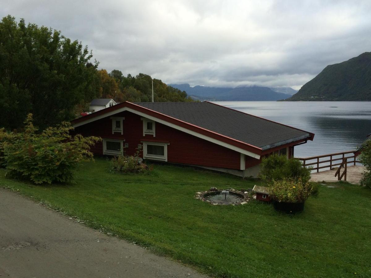 Отель Elvegard Fjordcamp Grov Экстерьер фото